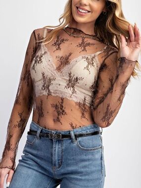 NWT Easel Lace top- Mocha